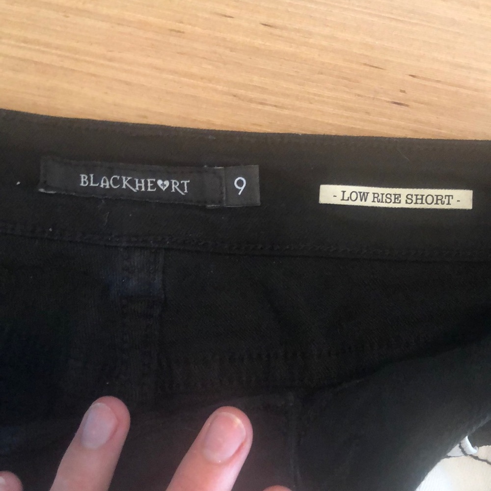 Black heart flag shorts - Picture 2 of 3